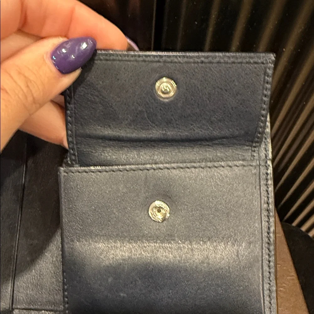 ‼️SALE‼️ Gucci - Men’s Navy Mini GG Embossed Leather Wallet w/Dusty, Box & COA - Picture 9 of 10